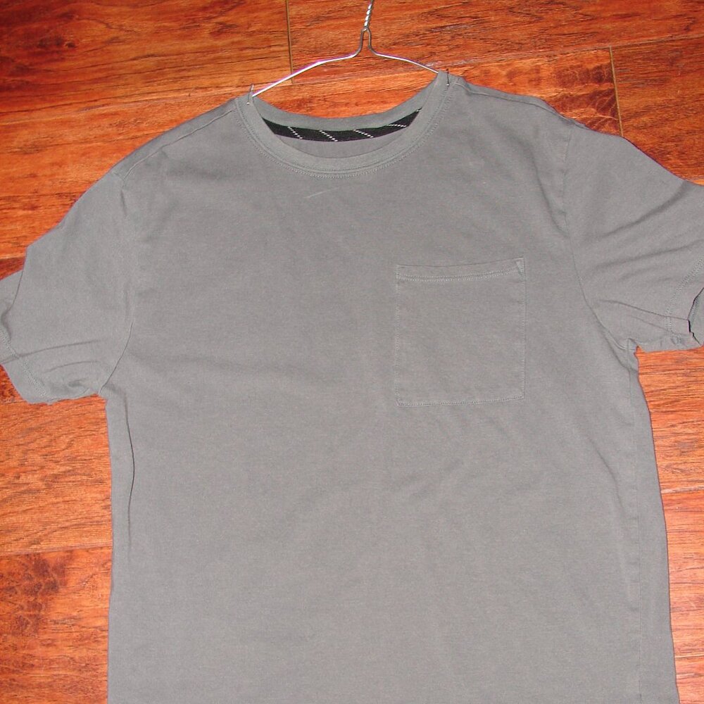 Art Class gray pocket tee size L